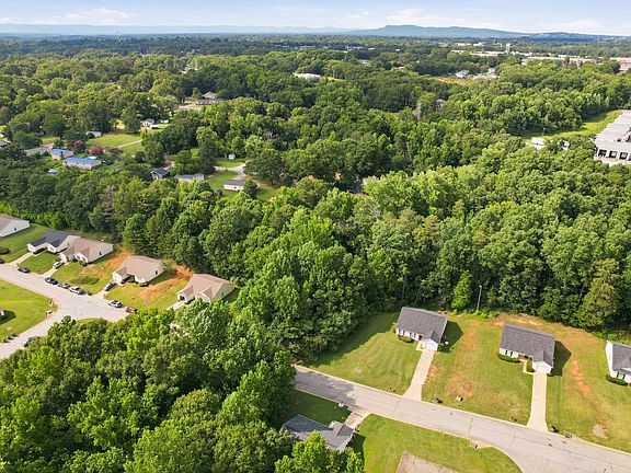 3rd image of 105 Cypress Cove Ct