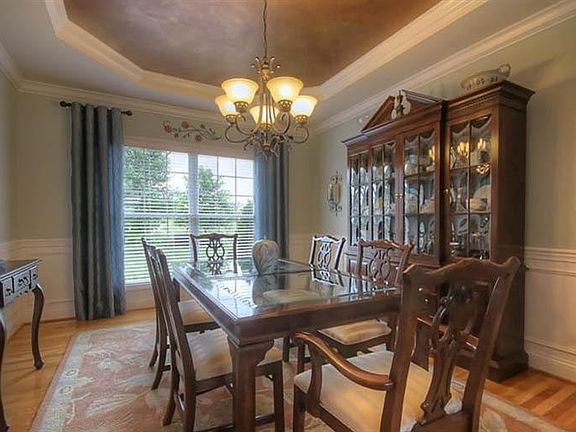 5th image of 2465 Pascoli Pl