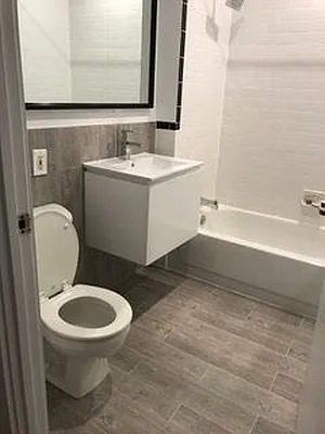 Rented by Manhattan Realty Group | media 222