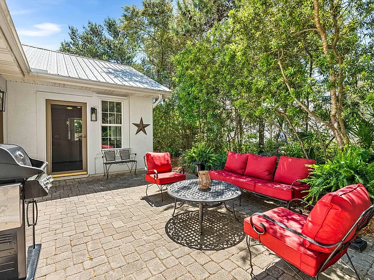 220 Seabreeze Cir — Photo 43