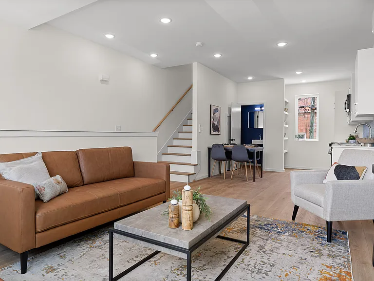 113 E Oldham Ave — Photo 28
