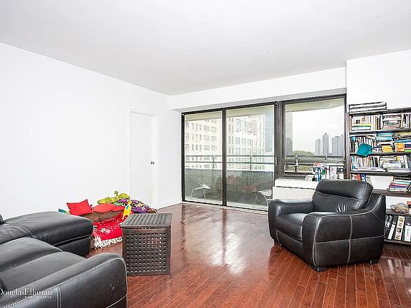 4th image of 240 E 47th St APT 6D