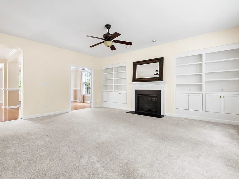 511 E Hatterleigh Ave — Photo 8