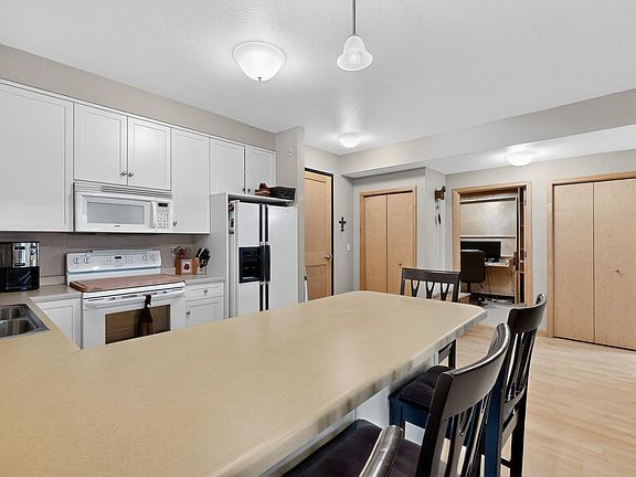 5th image of 1401 N Lakeshore Dr Unit 206