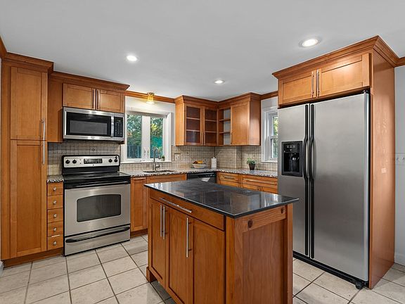 5th image of 107 Glenellen Rd