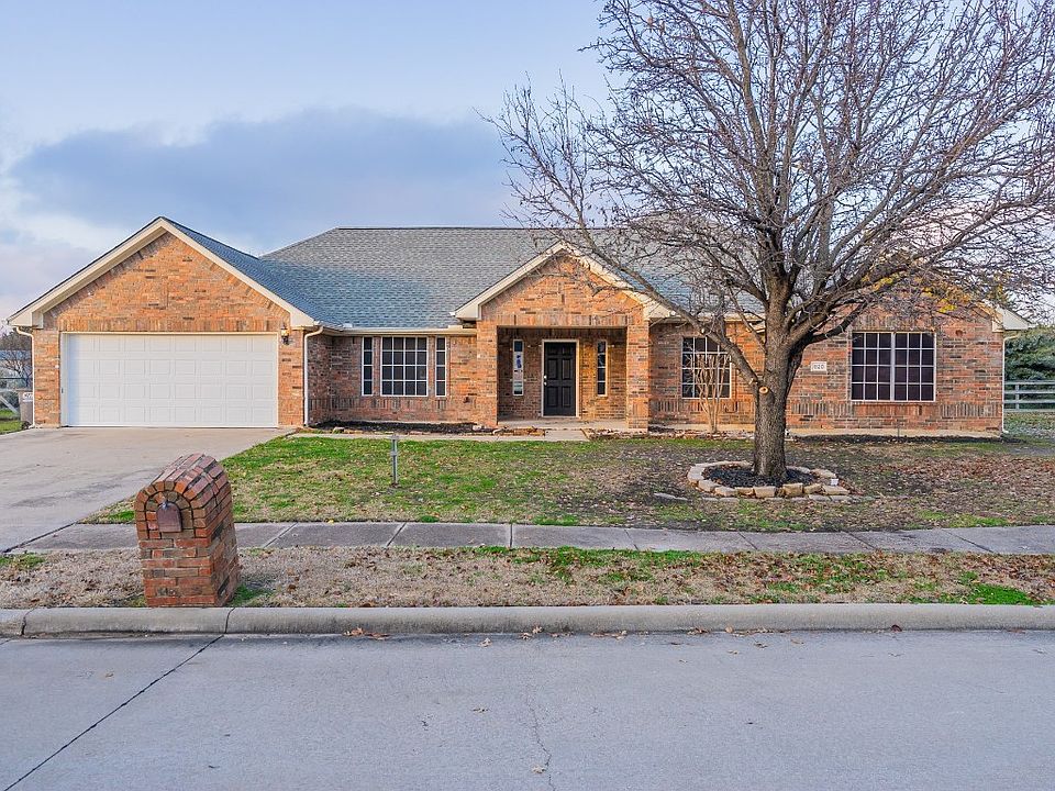 1st image of 820 Oakbrook Dr