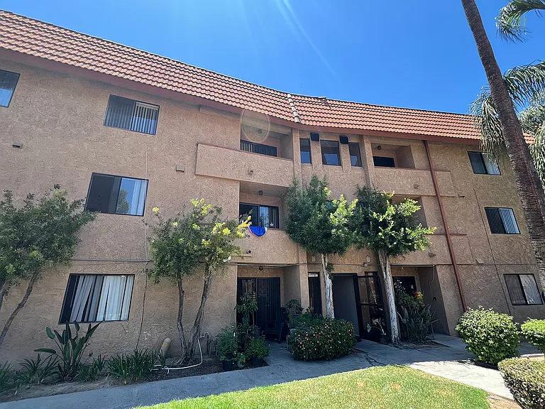 Casa Verde at Canyon Crest Apartments — Photo 3