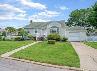 344 Tremont Rd, Lindenhurst, NY 11757