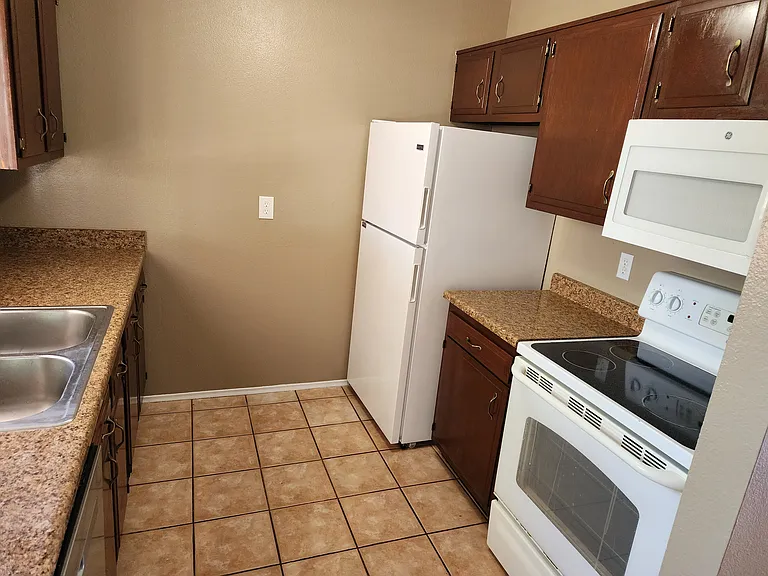 2410 S Rose Peak Dr — Photo 10