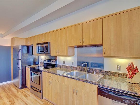 4th image of 889 Date St Unit 444