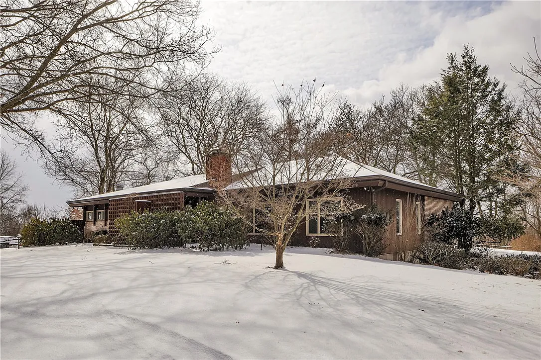 4526 Evergreen Dr photo 1