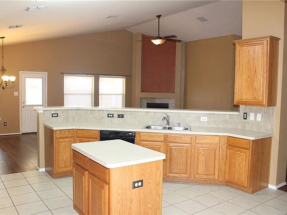4th image of 1402 Abbeville Dr