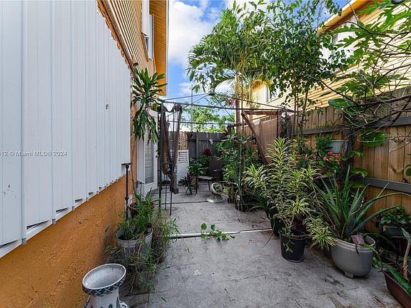 4th image of 35 NE 12th Ave #35