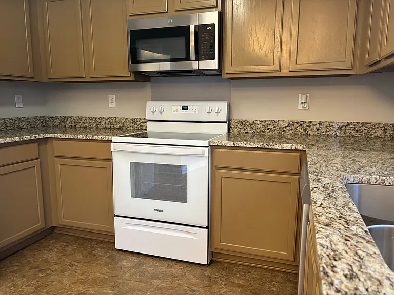 14104 Bernardy Ln — Photo 10