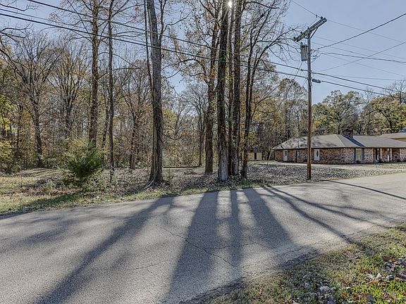 2nd image of 409 Lakeside Dr