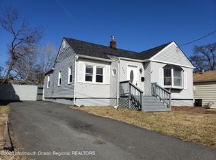 868 Woodmere Dr, Keyport, NJ 07735
