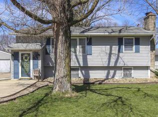 1520 Black Hawk Rd, Waterloo, IA 50701