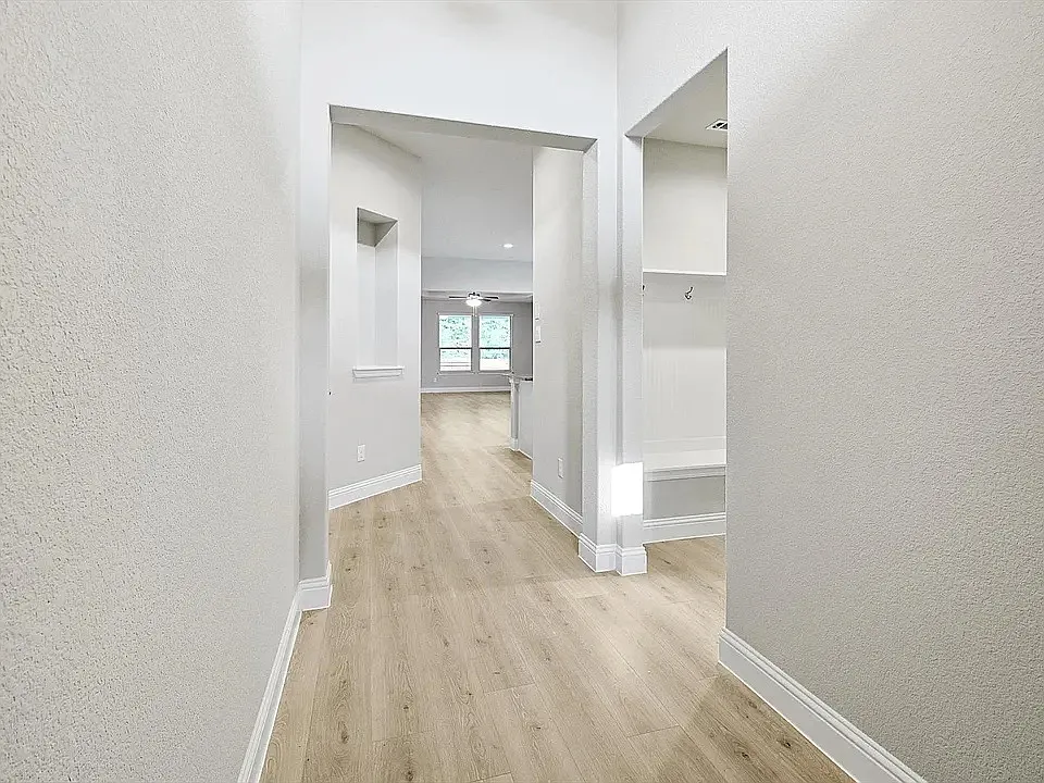 4 bed, 2.5 bath, 2204 sqft, $3,095 — Photo 2