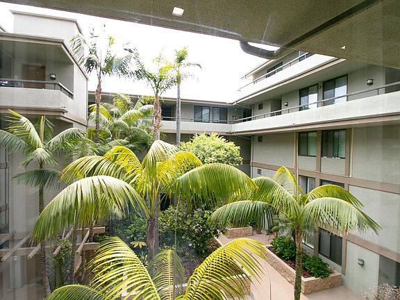 3rd image of 1007 S Catalina Ave APT 215