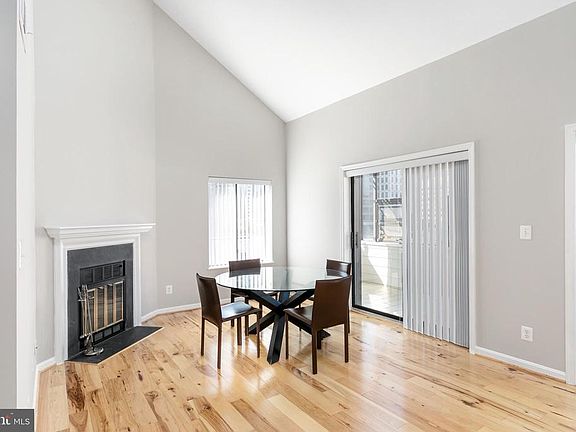 5th image of 1020 N Stafford St APT 401