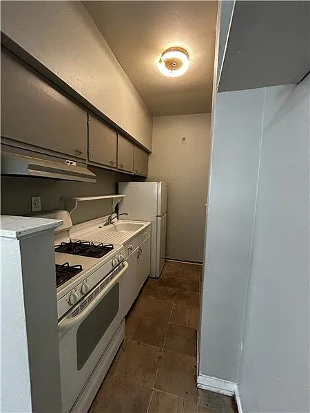 416 Adams St — Photo 4