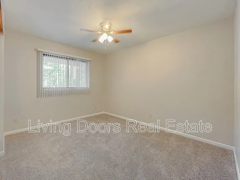 4711 Gladstone St — Photo 7