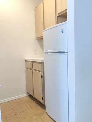 5th image of 306 W 51st St APT 6E
