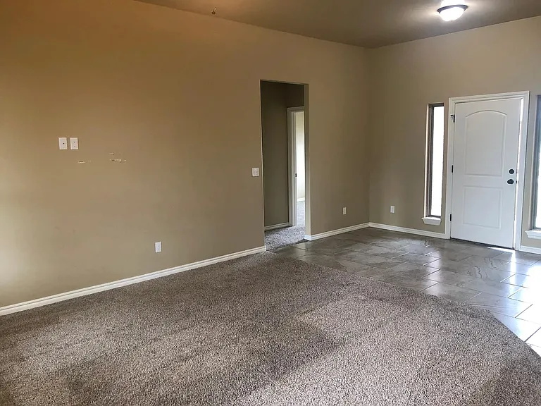 1328 Eagle Dr — Photo 4