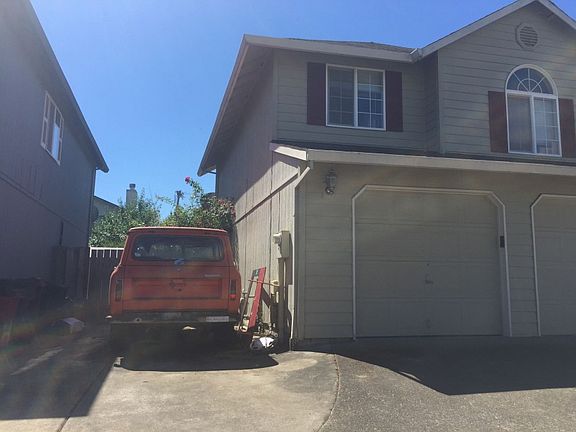 2nd image of 858 SE 71st Ave
