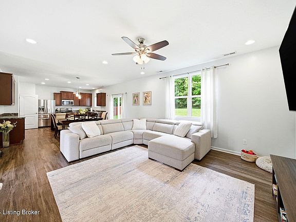 4th image of 11922 Trottingham Cir
