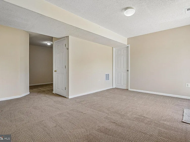 14677 Cloverdale Rd — Photo 57