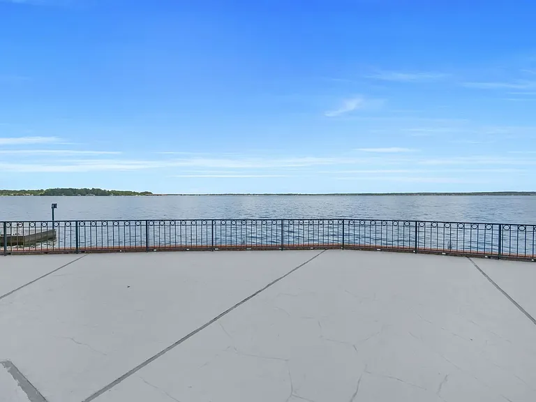 35 Lakeview Vlg — Photo 37