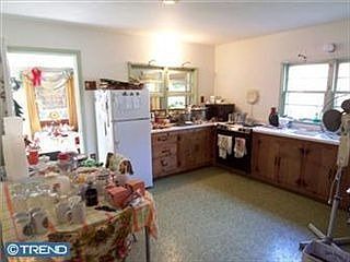 2nd image of 516 W Walnut St