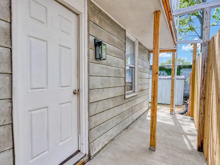 1251 Bailey St — Photo 16