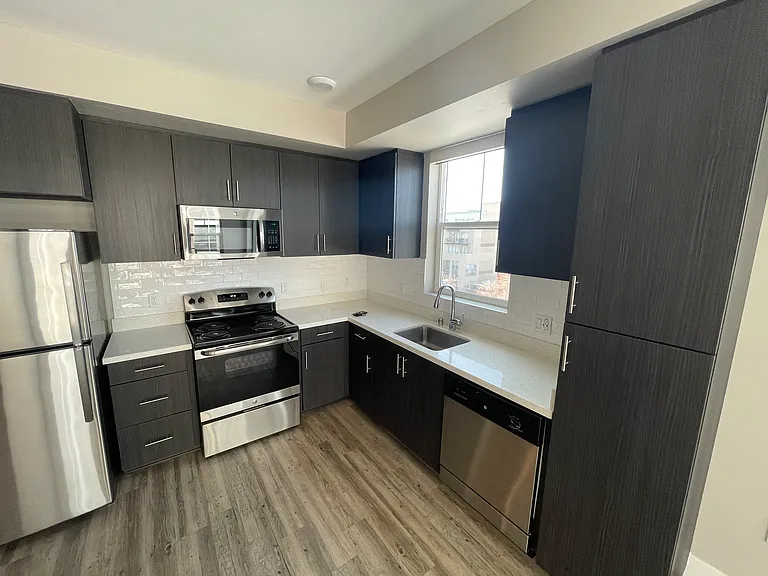 569 W Date St #502 — Photo 20