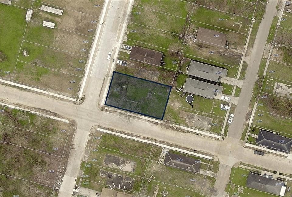 2nd image of 2401 Lamanche St