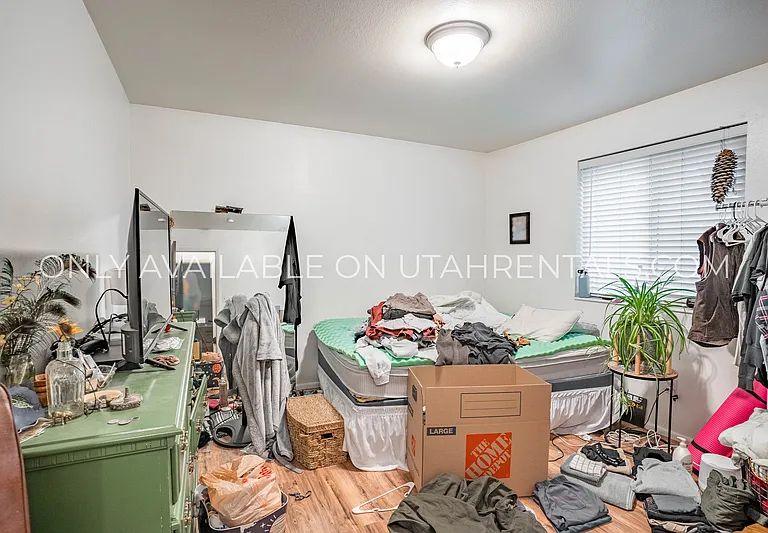 141 N Center St — Photo 12