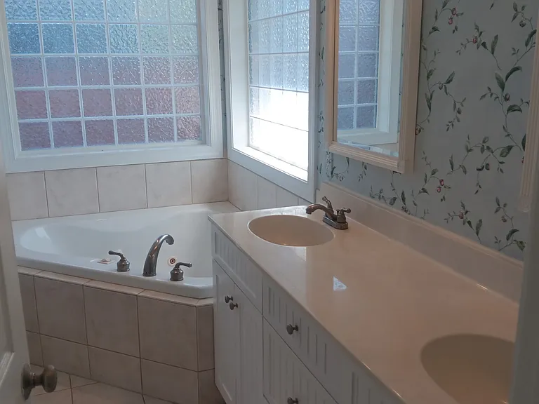 5024 Gorham Ave — Photo 8