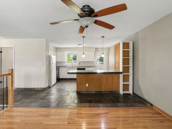 3rd image of 2421 W Plum St