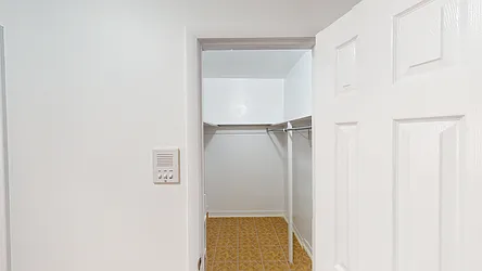 Sold by Thomas Lipovetsky, LREB