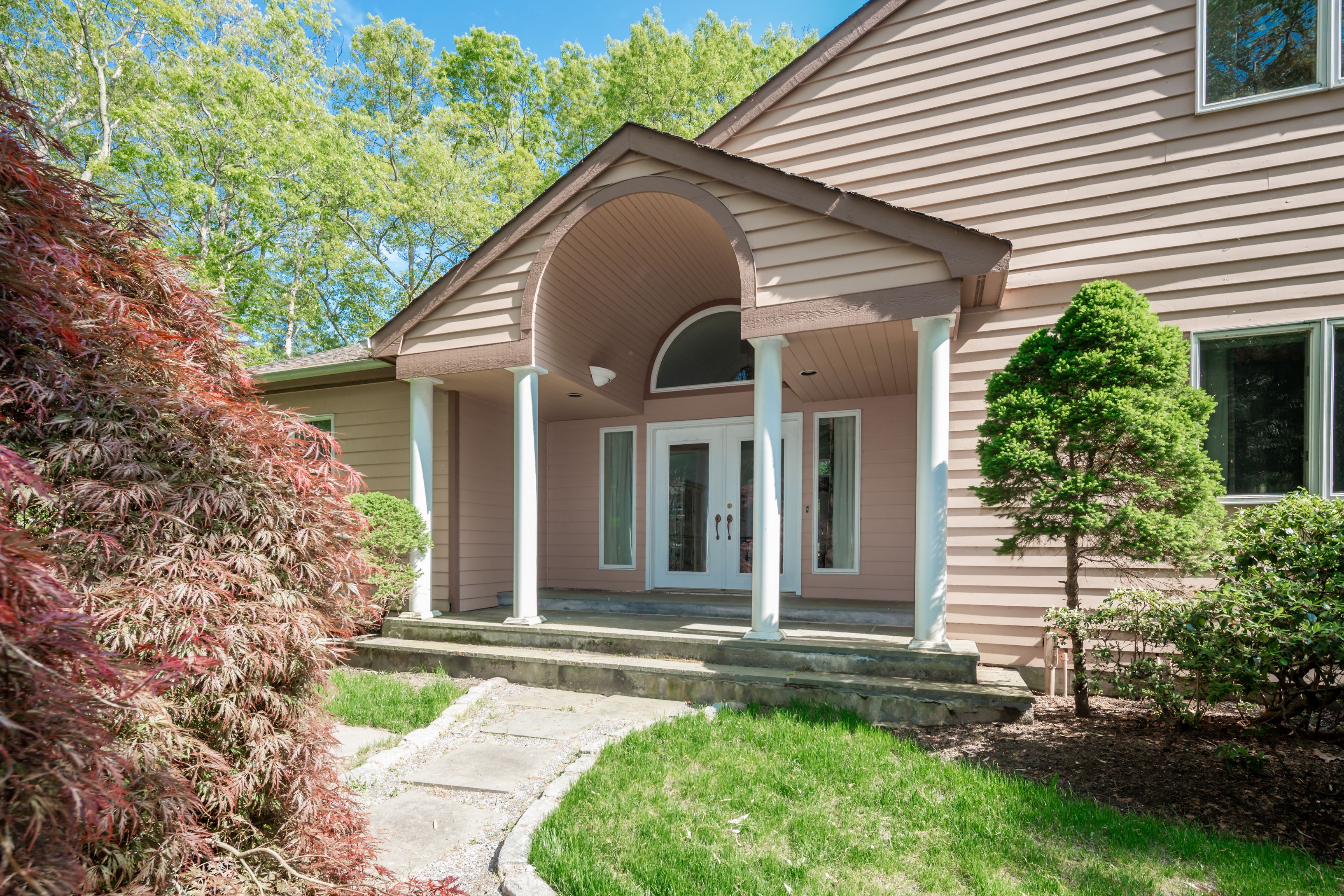 4 Cedar Ln, Remsenburg, NY 11960 Out East