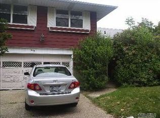 649 Diane Pl, Valley Stream, NY 11581