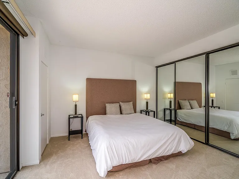 645 Hospitality Dr — Photo 15