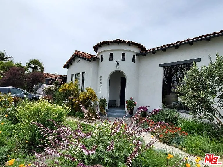 1157 S Point View St — Photo 15