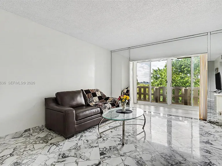 4330 Hillcrest Dr #405 — Photo 7