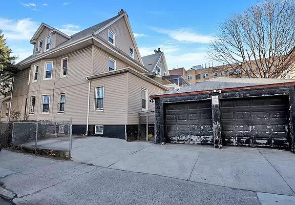 2nd image of 333 Linden Blvd