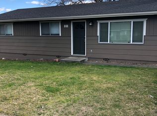 939 NW Morgan Ln, Grants Pass, OR