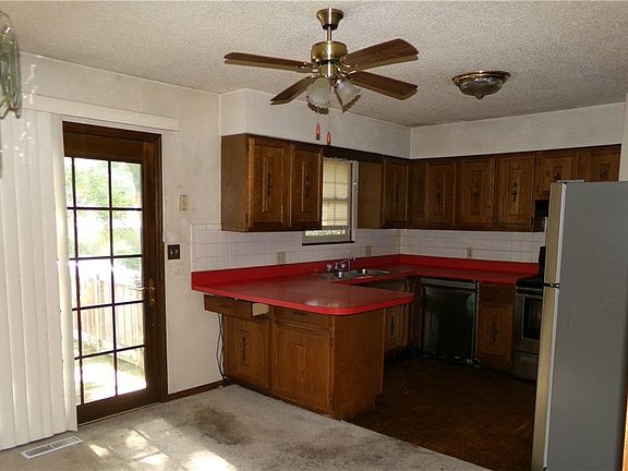 4th image of 1403 Ridgeway Dr