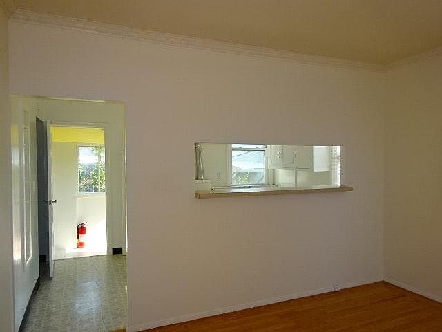 Livingroom towards kitchen