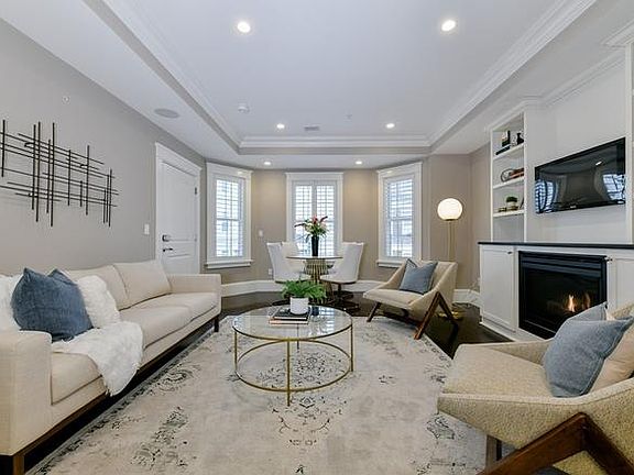 5th image of 721 E 6th St APT 1